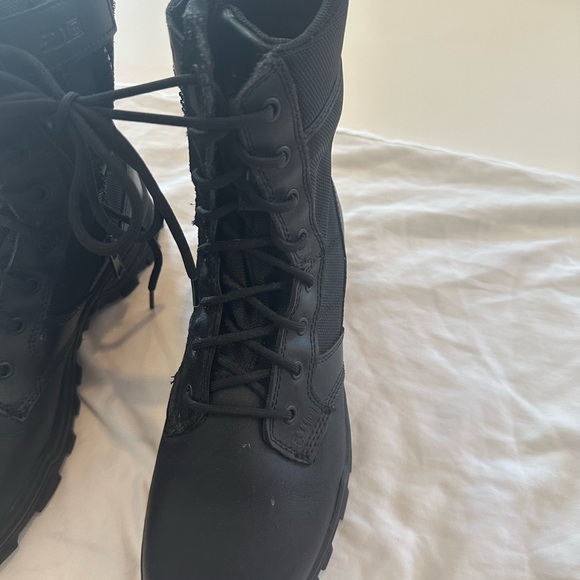 Hiking boot’s lightly used - size 10, men’s - Picture 5 of 13